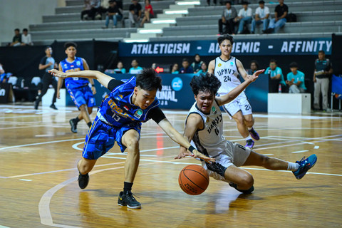 Universitas Atma Jaya Yogyakaryta melawan Universitas Pembangunan Nasional Veteran Yogyakarta (UPNVY) pada pertandingan Basketball Campus League Regional Yogyakarta, di GOR Ki Bagoes Hadikoesemo, Kamis (30/4/2026). Foto: Campus League