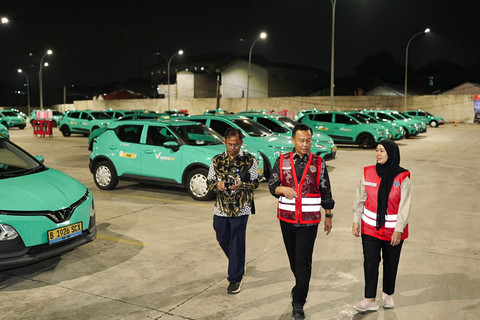 Direktorat Jenderal Perhubungan Darat Kementerian Perhubungan melakukan inspeksi mendadak (sidak) ke pool taksi Xanh SM (Green SM) di Bekasi, Jawa Barat, Selasa (28/4/2026) malam. Foto: Dok. Ditjen Hubdar