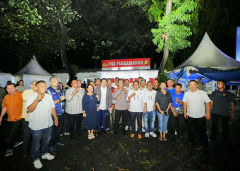 Seskab Teddy Indra Wijaya memenuhi undangan Kapolri Listyo Sigit untuk menemui dan berdiskusi dengan beberapa perwakilan federasi buruh yang telah tiba di Jakarta pada Kamis (30/4/2026). Foto: Instagram/ @sekretariat.kabinet