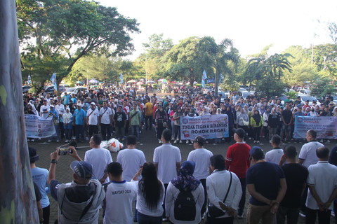 Ratusan buruh menggelar aksi di Kawasan Balai Jagong, Kabupaten Kudus, Jawa Tengah, Jumat (1/5/2026). Foto: Vega Maarijil Ula/kumparan