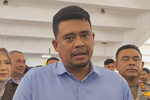 Bobby Nasution hadiri peringatan May Day di Gedung Serba Guna Pemerintah Provinsi Sumatera Utara, Jumat (1/5/2026). Foto: Amar Marpaung/kumparan
