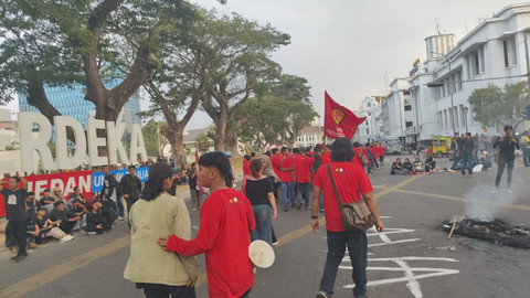Massa aksi saat Hari Buruh di Medan membubarkan diri, Jumat (1/5/2026). Foto: Amar Marpaung/kumparan