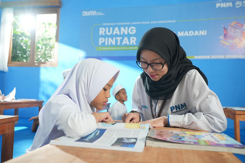 PNM terus berkomitmen memperluas akses pendidikan khususnya bagi keluarga prasejahtera dengan program beasiswa dan Ruang Pintar. Foto: dok. PNM.