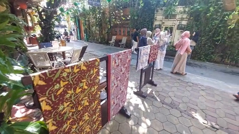 Suasana wisatawan di Kampung Wisata Batik Kauman. Foto: Dok. kumparan