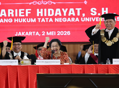 Presiden ke-5 RI sekaligus Ketum PDI Perjuangan Megawati Soekarnoputri memberikan orasi kebangsaan dalam pengukuhan Prof. Dr. Arief Hidayat sebagai Profesor Emeritus bidang Hukum Tata Negara di Universitas Borobudur. Foto: Dok. PDIP