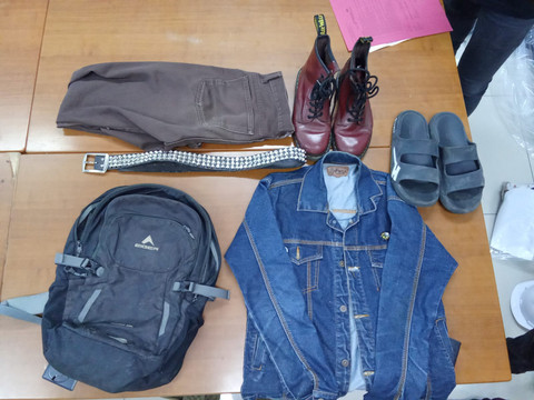 Barang bukti yang diamankan Polda Jabar dari tersangka perusakan fasilitas umum Cikapayang-Pasupati usai Aksi May Day di Bandung, Sabtu (2/5/2026). Foto: Dok. Humas Polda Jabar