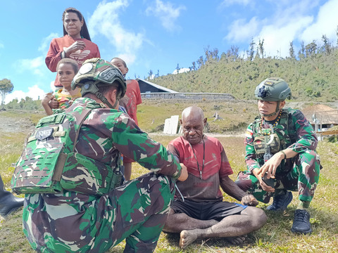 TNI hadirkan layanan kesehatan hingga pelosok Papua. Foto: Dok. Kapuspen TNI