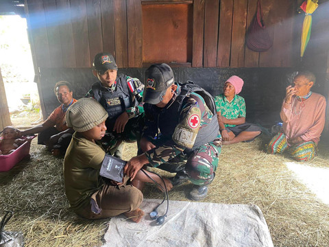 TNI hadirkan layanan kesehatan hingga pelosok Papua. Foto: Dok. Kapuspen TNI