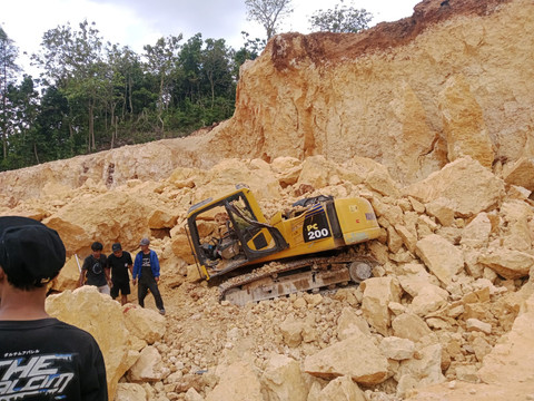 Tambang galian C di Desa Pakem, Kecamatan Sukolilo, Kabupaten Pati longsor menimpa sebuah truk, Kamis (30/4/2026). Foto: Dok. Istimewa