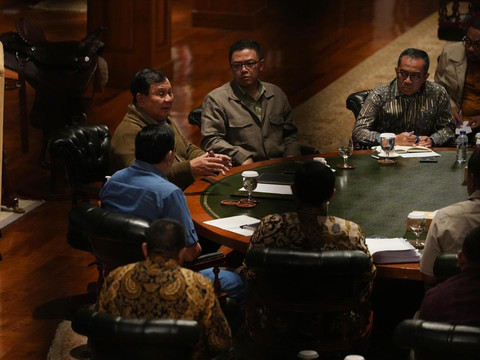 Presiden Prabowo Subianto menggelar rapat terbatas di kediaman pribadinya, Hambalang, Jawa Barat, Sabtu (2/5/2026). Foto: Instagram/ @presidenrepublikindonesia