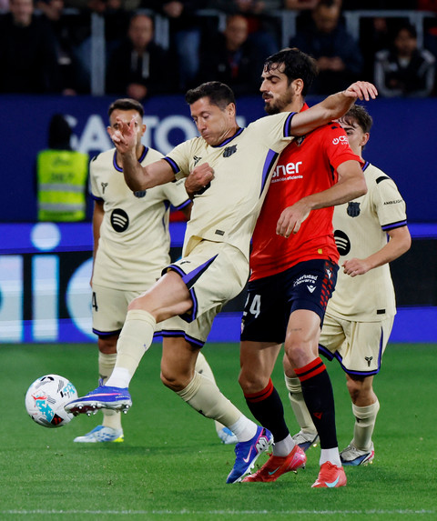 Barcelona vs Osasuna dalam laga pekan ke-34 Liga Spanyol 2025/26 di Estadio El Sadar, Minggu (3/5) dini hari WIB. Foto: Vincent West/REUTERS