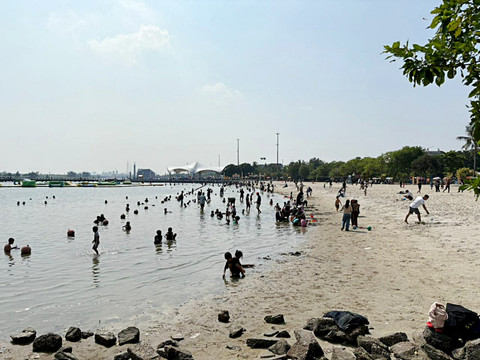 Suasana Ancol di hari terakhir long weekend, Minggu (3/5/2026). Foto: Kevin Daniel/kumparan
