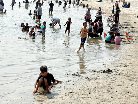 Suasana Ancol di hari terakhir long weekend, Minggu (3/5/2026). Foto: Kevin Daniel/kumparan