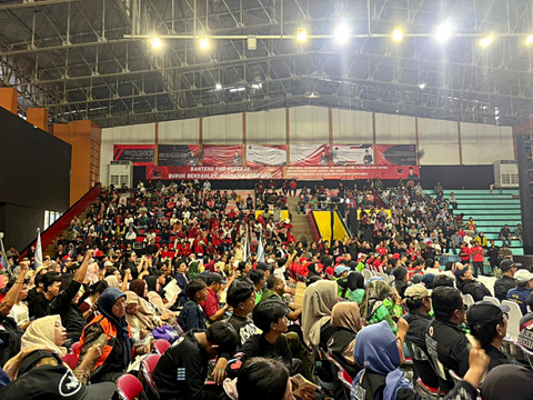 Peringatan Hari Buruh Internasional tahun 2026 oleh DPP PDI Perjuangan di GOR Otista, Jatinegara, Jakarta Timur, Minggu (3/5/2026). Foto: Nauval Pratama/kumparan
