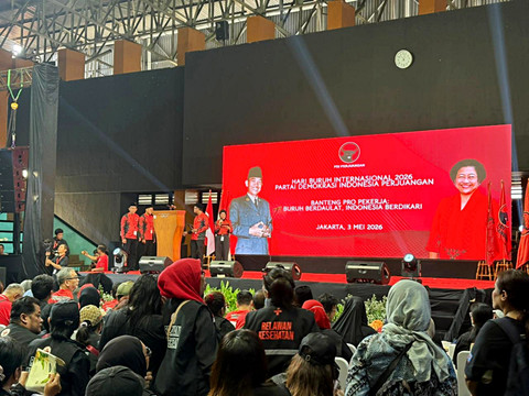 Peringatan Hari Buruh Internasional tahun 2026 oleh DPP PDI Perjuangan di GOR Otista, Jatinegara, Jakarta Timur, Minggu (3/5/2026). Foto: Nauval Pratama/kumparan