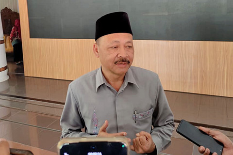 Kepala Kantor Kementerian Agama (Kemenag) Kabupaten Pati, Ahmad Syaiku menemui awak media usai rapat tertutup dengan Menteri PPPA di Pendapa Pati, Minggu (3/5/2026). Foto: Dok. kumparan