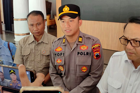 Kabag Ops Polresta Pati, AKP Dwi Atma Yofi Wirabrata menemui awak media usai rapat tertutup dengan Menteri PPPA RI di Pendapa Pati, Minggu (3/5/2026). Foto: Dok. kumparan