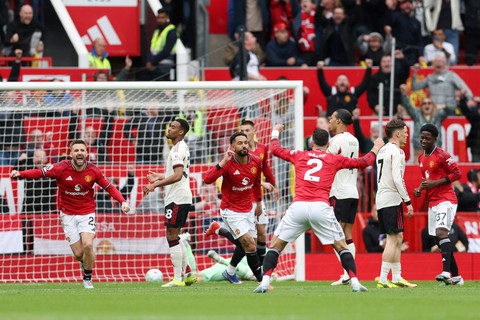 Selebrasi pemain Manchester United Matheus Cunha usai mencetak gol ke gawang Liverpool pada pertandingan Liga Inggris di Old Trafford, Manchester, Inggris, Minggu (3/5/2026). Foto: Chris Radburn/REUTERS