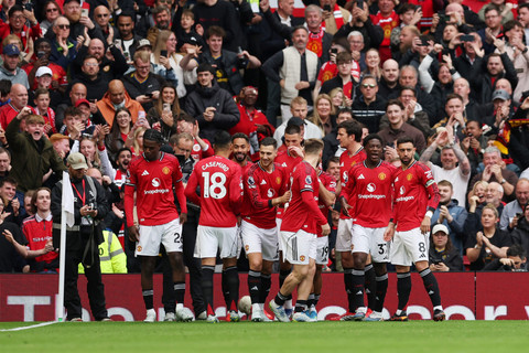 Selebrasi pemain Manchester United usai mencetak gol ke gawang Liverpool pada pertandingan Liga Inggris di Old Trafford, Manchester, Inggris, Minggu (3/5/2026). Foto: Chris Radburn/REUTERS