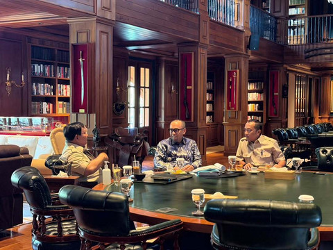 Presiden Prabowo Subianto menerima Kepala PPATK Ivan Yustiavandana di kediaman pribadinya di Hambalang, Jawa Barat, Minggu (3/5/2026). Foto: Instagram/ @sekretariat.kabinet
