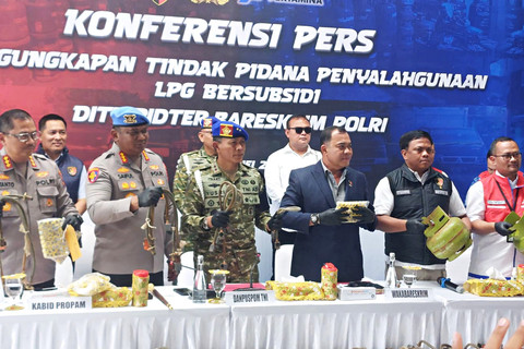 Bareskrim Polri mengungkap kasus penyalahgunaan gas subsidi elpiji 3 kg di Kabupaten Klaten, Jateng. Foto: Dok. kumparan