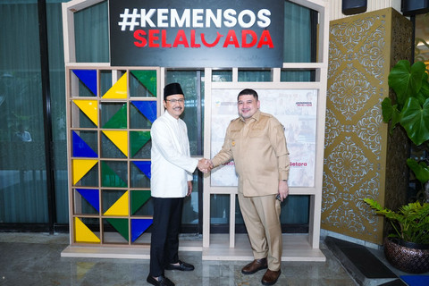 Mensos Saifullah Yusuf saat menerima audiensi dari Wali Kota Makassar Munafri Arifuddin, Kepala Dinas Sosial Kota Makassar Andi Bukti Djufrie, dan Kepala UPTD RPTC Dinsos Makassar Masrih, di Kantor Kementerian Sosial, Jakarta, Senin (4/5/2026). Foto: Kemensos RI