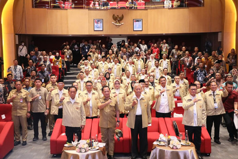 Mendagri Tito Karnavian dalam acara Deklarasi dan Pengukuhan Dewan Perpukadesi Periode 2026-2031 serta Sarasehan Nasional di Perpusnas, Jakarta, Senin (4/5/2026). Foto: Kemendagri RI