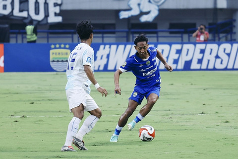 Selebrasi pemain Persib Bandung usai mencetak gol ke gawang PSIM Yogyakarta pada pertandingan Super League di Stadion GBLA, Bandung, Senin (4/5/2026). Foto: Instagram/ @persib
