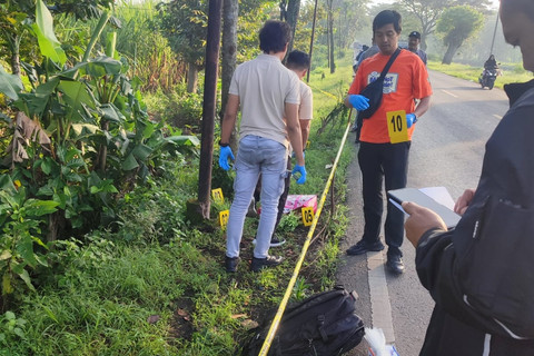 Penjual sayur ditemukan tewas di Jalan Raya Desa Kaliboto Kidul, Kecamatan Jatiroto, Kabupaten Lumajang, pada Senin (4/5/2026). Foto: Polres Lumajang