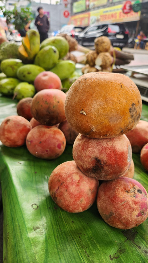 Buah bisbul khas Bogor. Foto: Azalia Amadea/Kumparan