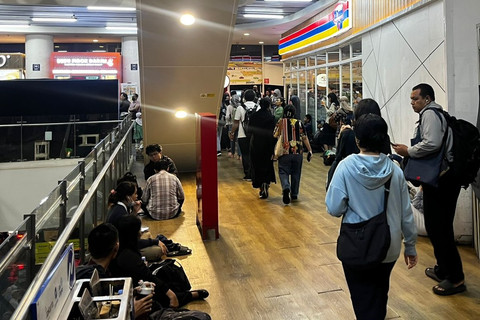 Suasana di Halte CSW Kebayoran, Jakarta Selatan, Senin (4/5/2026). Foto: Rayyan Farhansyah/kumparan