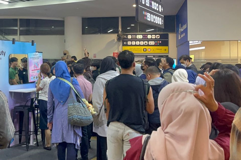 Suasana di Halte CSW Kebayoran, Jakarta Selatan, Senin (4/5/2026). Foto: Rayyan Farhansyah/kumparan