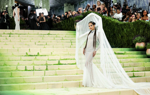 Lisa menghadiri Met Gala 2026 di Metropolitan Museum of Art, New York, Amerika Serikat, Senin (4/5/2026). Foto: Daniel Cole/REUTERS 