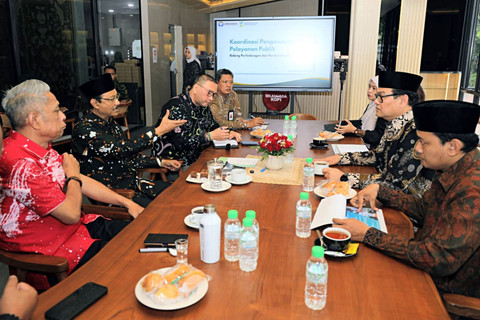Mensos Saifullah Yusuf (Gus Ipul) menerima kunjungan anggota Ombudsman Republik Indonesia Maneger Nasution dalam agenda temu dengar di Kantor Kementerian Sosial, Jakarta, Selasa (5/5/2026). Foto: Dok. Kemensos