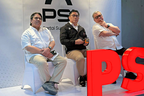 Ketua Harian DPP PSI Ahmad Ali dan Kader PSI Ade Armando dalam konferensi pers di DPP PSI, Jakarta Pusat, Selasa (5/5/2026). Foto: Nasywa Athifah/kumparan