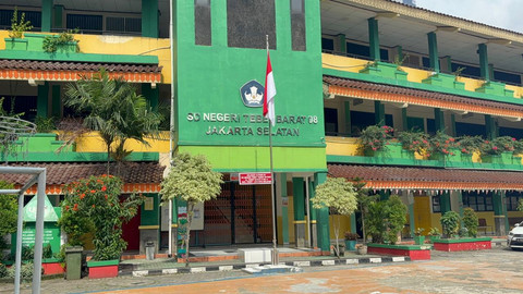 Suasana SD Negeri Tebet Barat 08, Jakarta Selatan, setelah tembok di area kantin sekolah roboh. Foto: Nauval Pratama/kumparan