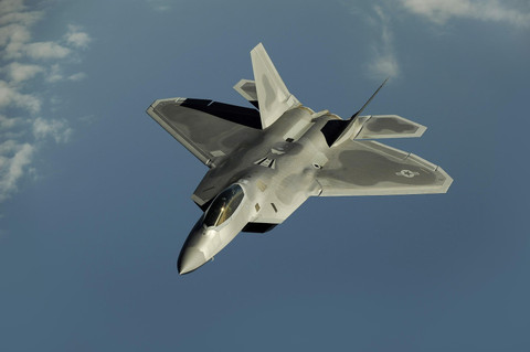 Ilustrasi Pesawat Tempur AS Melewati Ruang Udara Indonesia (Sumber: https://pixabay.com/photos/aircraft-fighter-jet-flying-flight-63032/)