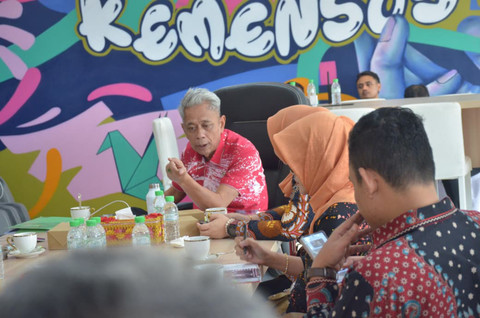Wakil Menteri Sosial Agus Jabo Priyono  saat menerima audiensi Kepala Dinas Sosial Grobogan, Indri Agus Velawati; dan Kabid Linjamsos Grobogan, Soemiati di Kantor Kemensos, Jakarta Pusat, Selasa (5/5/2026).  Foto: Dok. Kemensos