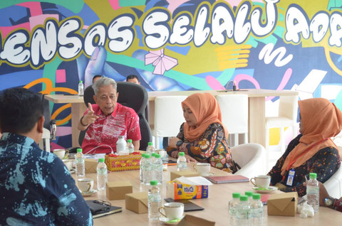 Wakil Menteri Sosial Agus Jabo Priyono  saat menerima audiensi Kepala Dinas Sosial Grobogan, Indri Agus Velawati; dan Kabid Linjamsos Grobogan, Soemiati di Kantor Kemensos, Jakarta Pusat, Selasa (5/5/2026).  Foto: Dok. Kemensos