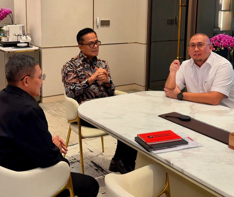 Wakil Ketua Komisi VI DPR RI dari Fraksi Gerindra, Andre Rosiade, bertemu dengan Kepala BP BUMN sekaligus COO Danantara, Dony Oskaria untuk memastikan proyek pembangunan Tol Sicincin-Bukittinggi berjalan sesuai target. Foto: Dok. Istimewa