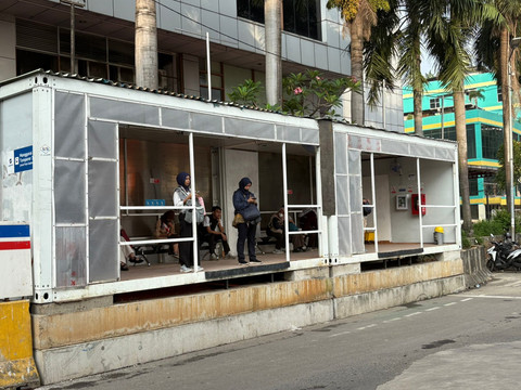Potret Halte Transjakarta Temporer 1 Manggarai di Jalan Sultan Agung, Jakarta Selatan saat beroperasi pada Rabu (6/5/2026). Foto: Ryan Iqbal/kumparan