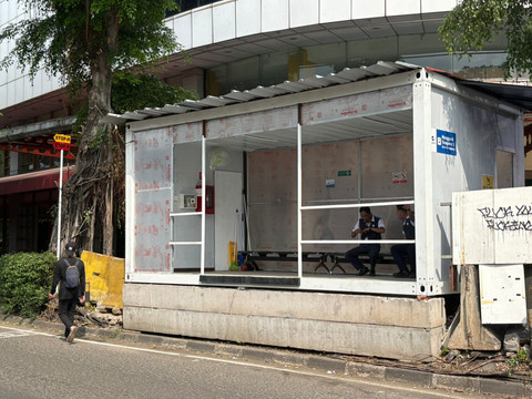Potret Halte Transjakarta Temporer 1 Manggarai di Jalan Sultan Agung, Jakarta Selatan saat beroperasi pada Rabu (6/5/2026). Foto: Ryan Iqbal/kumparan