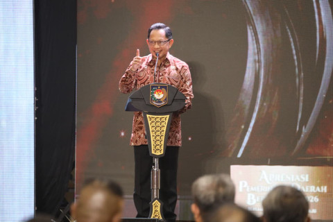 Mendagri Tito Karnavian dalam acara Malam Anugerah Apresiasi Pemerintah Daerah Berprestasi Tahun 2026 Regional Kalimantan yang digelar di Balikpapan, Kalimantan Timur, Selasa (5/5/2026). Foto: Kemendagri RI