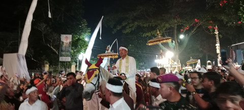 Gubernur Jawa Barat Dedi Mulyadi dalam acara Kirab Budaya Milangkala Tatar Sunda di Cianjur, Rabu (6/5/2026) malam. Foto: kumparan