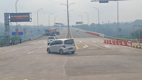 Pembersihan material longsor selesai, Tol Bocimi bisa dilalui kendaraan. Foto: Dok. kumparan