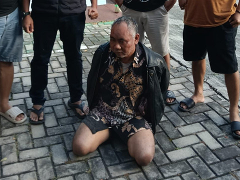 Pengasuh pondok Ndolo Kusumo, Kabupaten Pati yang juga tersangka pelecehan seksual, Ahsari, berhasil ditangkap polisi usai melarikan diri. Foto: Dok. Istimewa