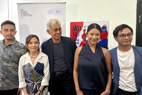 Prilly Latuconsina (kedua kiri) saat di Konferensi Pers Next Step Studio di kawasan Menteng, Jakarta Pusat. Foto: Salsha Okta Fairuz/kumparan