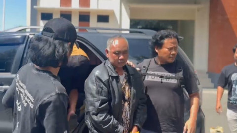 Kedatangan tersangka Asyhari di Mapolresta Pati.  Foto: Dok. Humas Polresta Pati