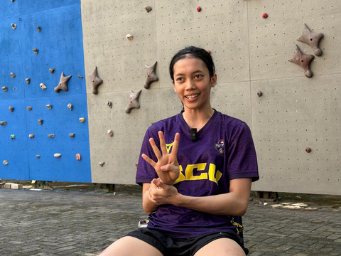 Erinindita Prias Madafa, pemain basket Soegijapranata Catholic University (SCU) Putri saat berbincang dengan kumparan. Foto: Aji Nugrahanto/kumparan