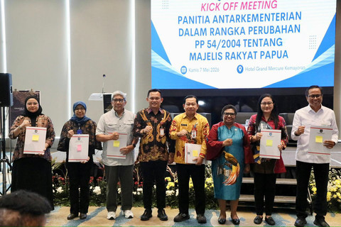 Wamendagri Ribka Haluk saat memberi sambutan pada Kick Off Meeting Revisi PP 54/2004 di Jakarta, Kamis (7/5/2026). Foto: Kemendagri RI